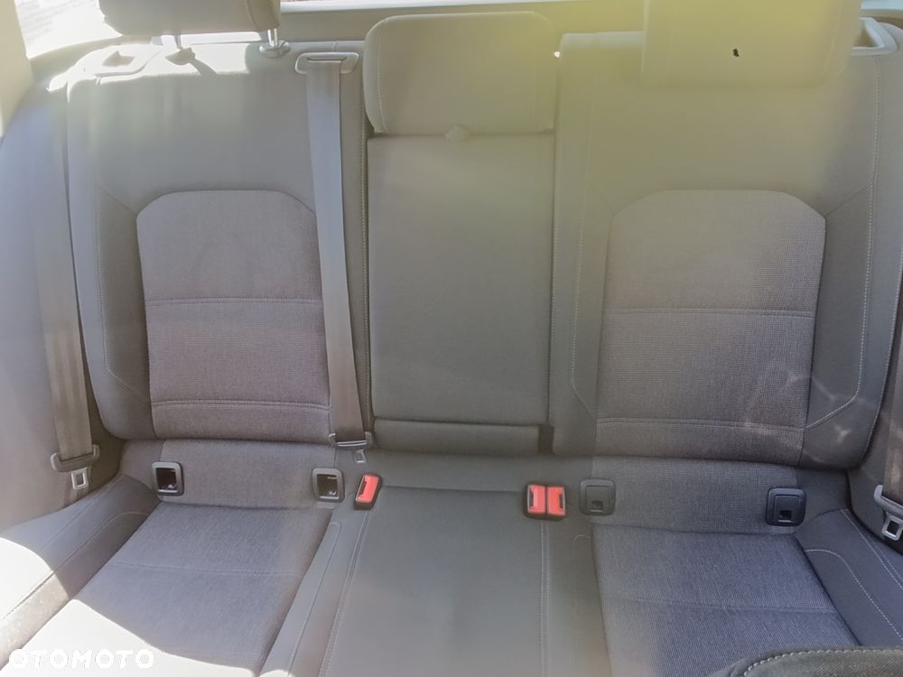 Volkswagen Passat - 18