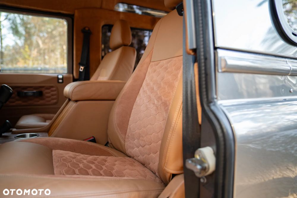 Land Rover Defender 90 Station Wagon SVX - 18