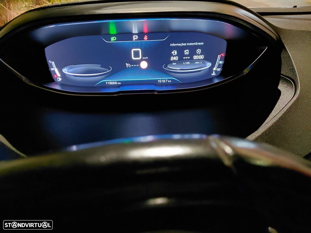 Peugeot 3008 1.2 PureTech Allure EAT6 - 17