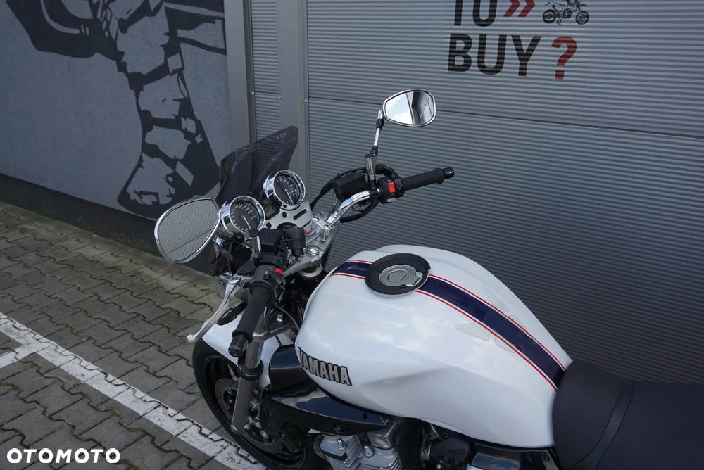 Yamaha XJR - 17