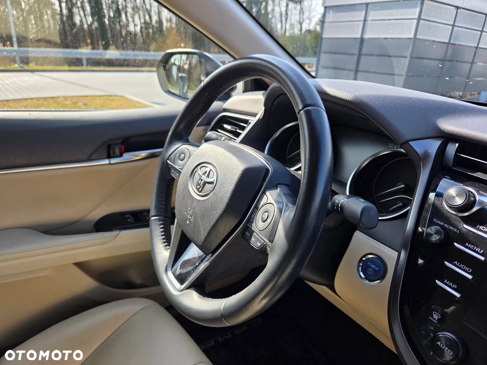 Toyota Camry 2.5 Hybrid Executive CVT - 16