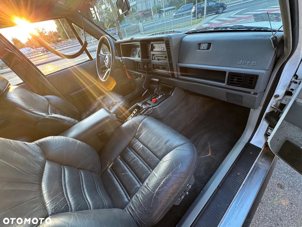Jeep Cherokee 4.0 Limited - 17