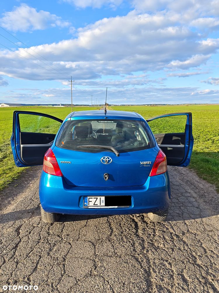 Toyota Yaris 1.3 - 4