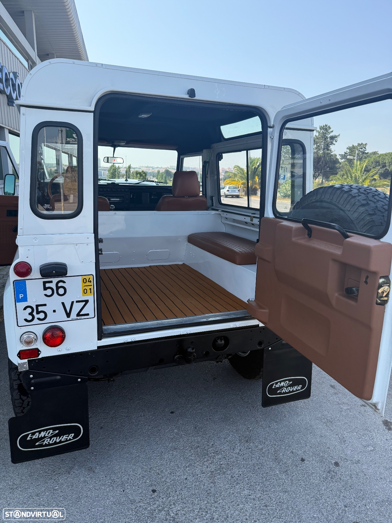 Land Rover Defender - 14