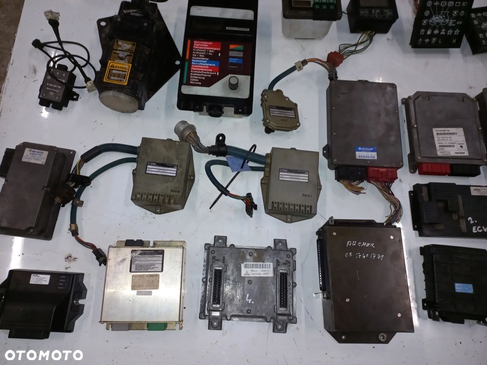 Srerownik skrzynin biegów,jazdy,komputer,licznik,zegar,prędkościomierz, ehr, S1X-11,sauer danfos,464030010,B830-330-180,G199860101020,TCE25,7700065375C,82008153,4564,3388670,M01A,datatronic,0.021.5490.4,3797689H95,A-0540G03D,3791700 h03,re70836,r917010035,ts135,al154758,67hk102,82032694,edc,a-0605g03k,0.010.4069.4, 1248275510,230599a4,1-40-558-1001,moduł,1987585c,1964762c2,1964778c1,04213097,sagem v7,5 ,2098aa,7700030821, 0538201009,007,bosch,auto5,case,sdf,same,deutz,bobcat,merlo.lamborghini,hurlimann, - 10