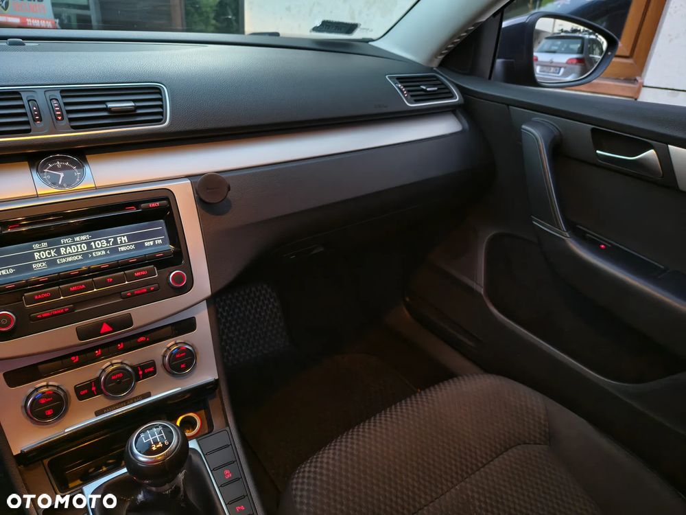 Volkswagen Passat 2.0 TDI Trendline - 15