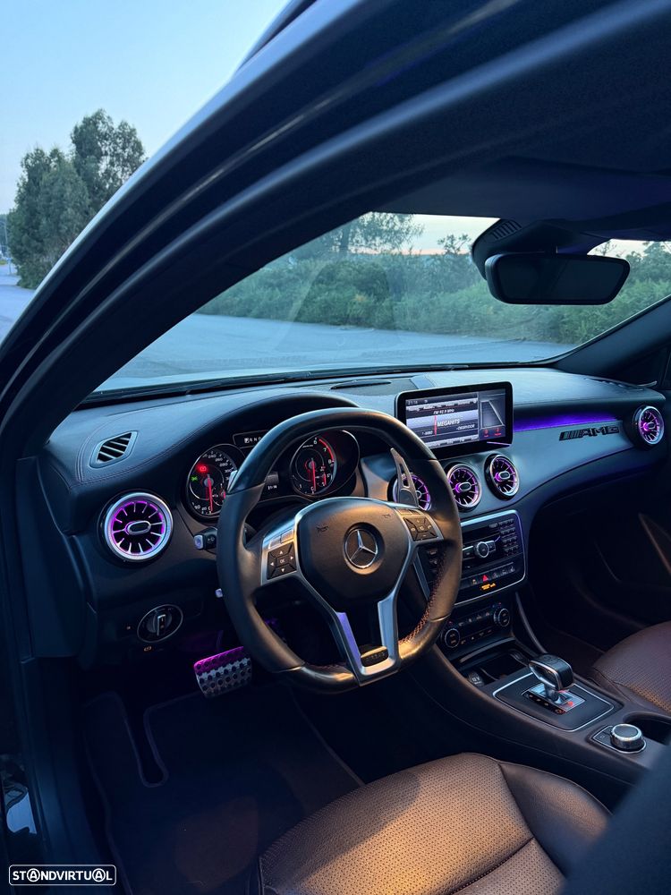 Mercedes-Benz GLA 45 AMG 4Matic 7G-DCT - 14