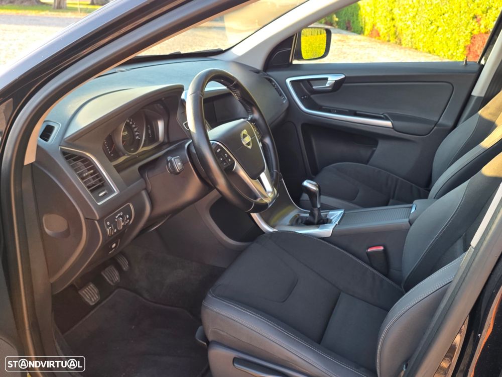 Volvo XC 60 2.0 D4 Momentum - 4