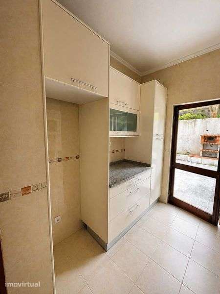 ApartamentoT2 com Terraço Privativo e Garagem - Santana, Sesimbra - Grande imagem: 3/12