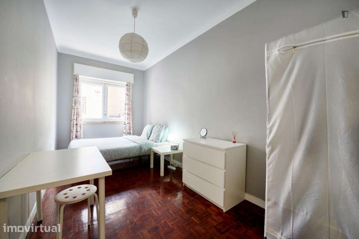 Quarto - localizado em Benfica Lisbon - Grande imagem: 4/42