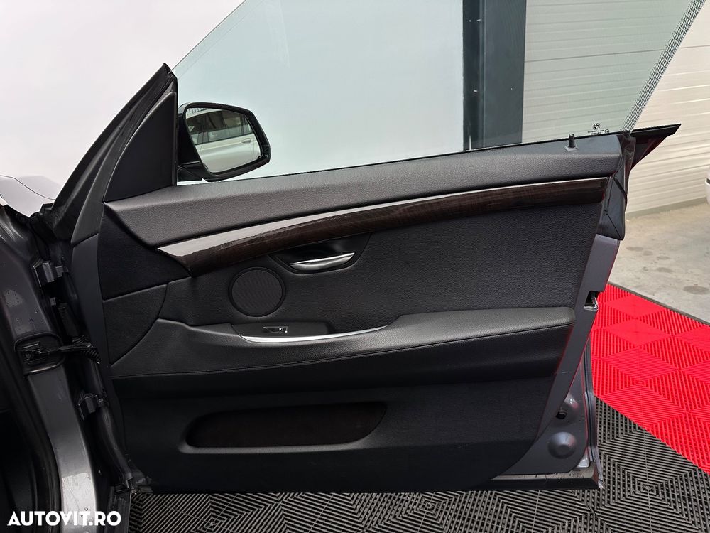 BMW Seria 5 520d - 25