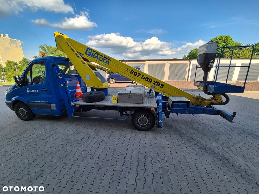 Mercedes-Benz Sprinter - 11