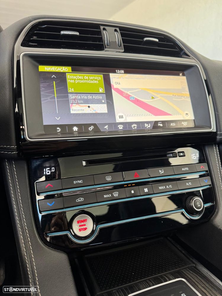 Jaguar F-Pace 20d Aut. Pure - 25