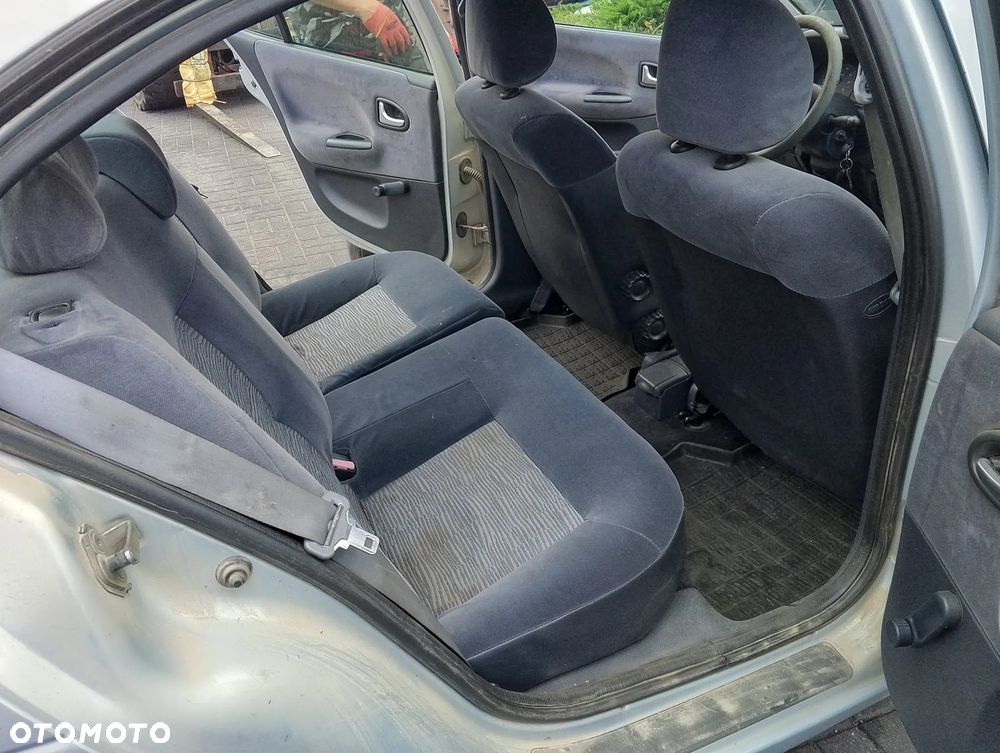 Renault Megane I FL (99-02r.) 1.4 B 95KM. Silnik K4J 714 Skrzynia JC5 107.Cały na części. GWARANCJA !!!  Przód Tył Zestaw Komplet Drzwi Klapa Zderzak Błotnik Maska Grill Atrapa Szyba Pas Lampa Lusterko Boczki Fotel Kanapa Kokpit Deska Rozdzielcza Przełącznik Włącznik Sterownik Przewody Wiązka Instalacja Moduł Komputer Czujnik Listwa Pompa Alternator Wtryski Głowica Rozrusznik Kompresor Sprzęgło Dwumas Silnik Skrzynia ABS Klimatyzacji Paliwa Wspomagania Kolektor Turbina Przepustnica Zawór Chłodnica Koło Hak Belka Sanki Zawieszenie Mcpherson Półoś Amortyzator Wydech Tłumik Zacisk Most - 7