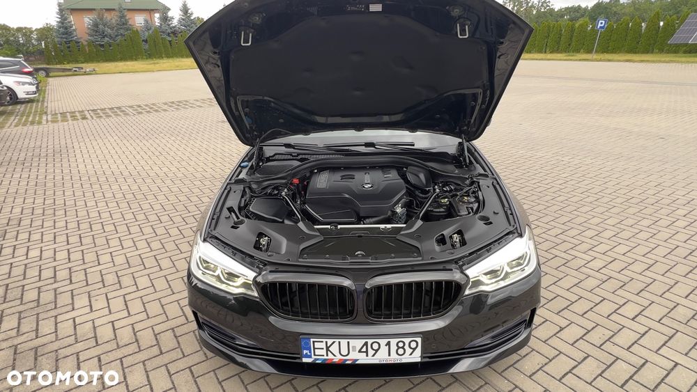 BMW Seria 5 520i Sport Line - 31