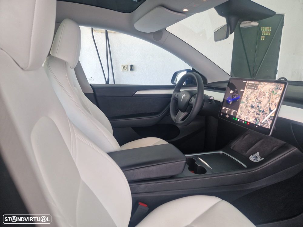 Tesla Model Y RWD - 12