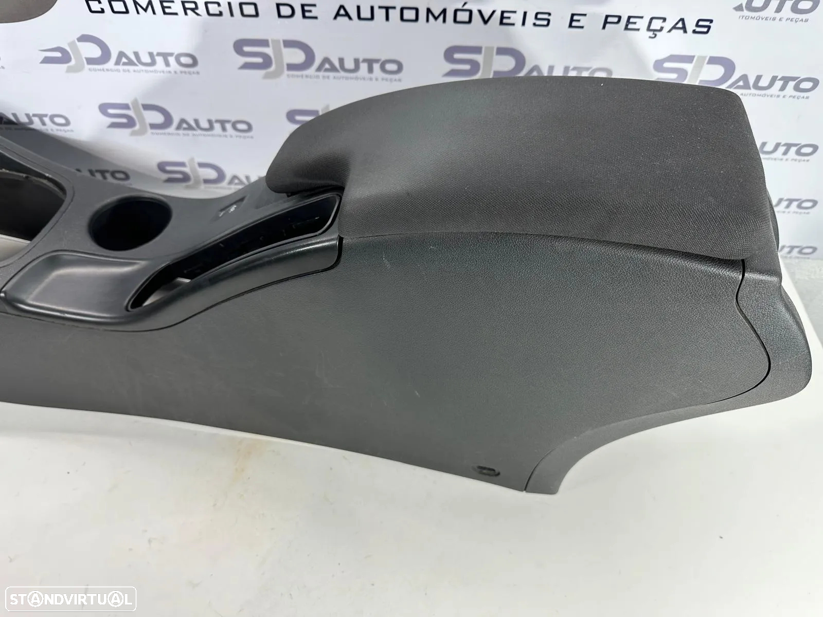 Consola Central + Apoio Braço - Renault Megane III (2013) - 2
