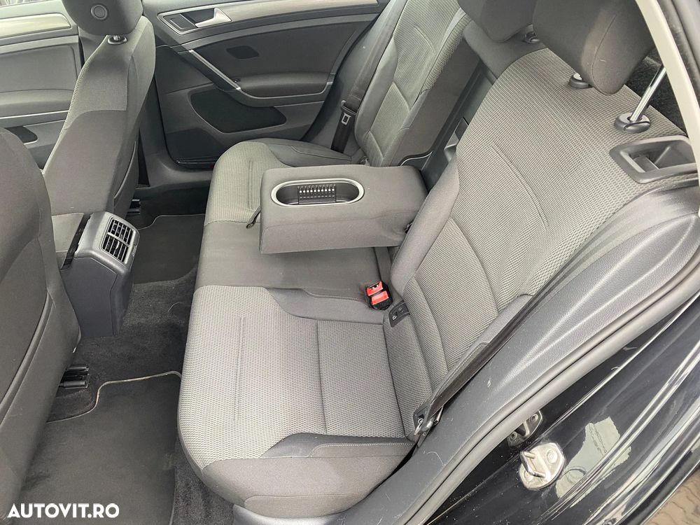 Volkswagen Golf - 8