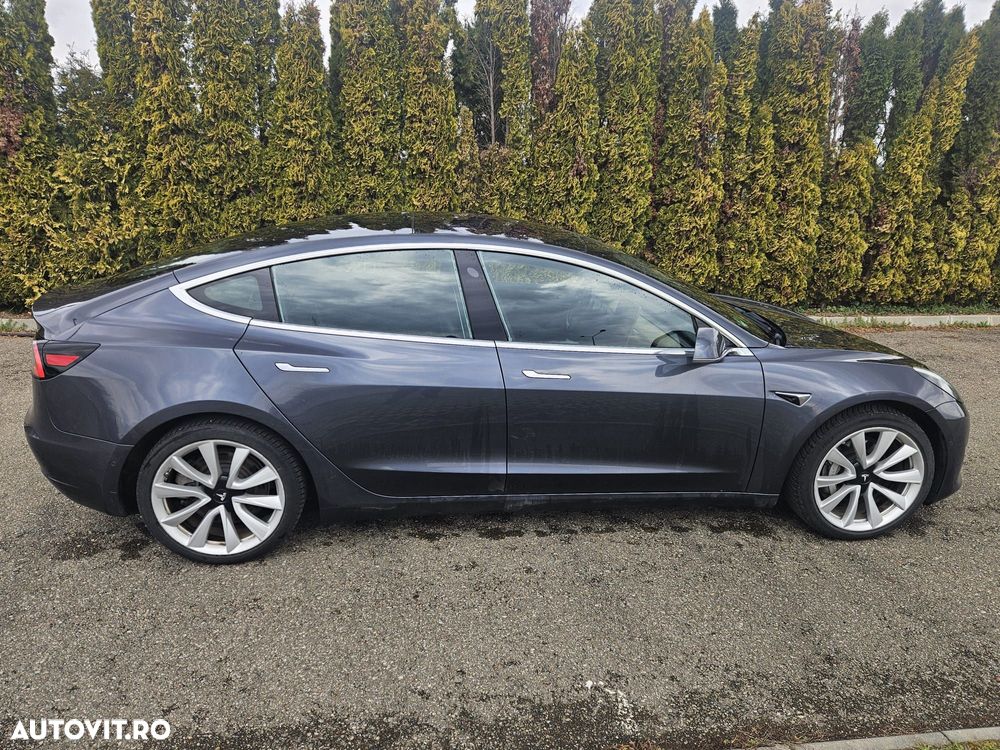 Tesla Model 3 - 3