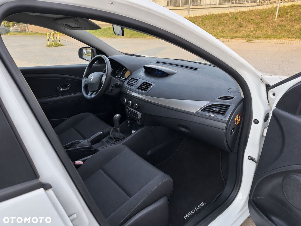Renault Megane dCi 90 FAP Paris - 10