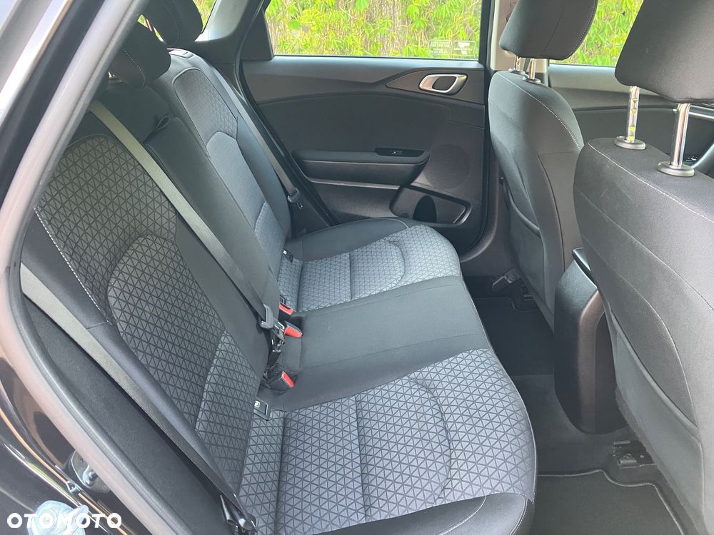 Kia Ceed 1.6 CRDi mHEV Business Line - 11