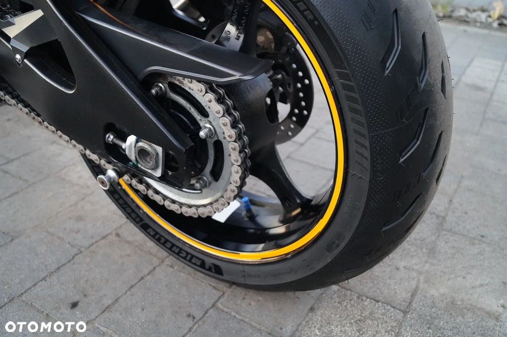 Suzuki GSX-R - 15