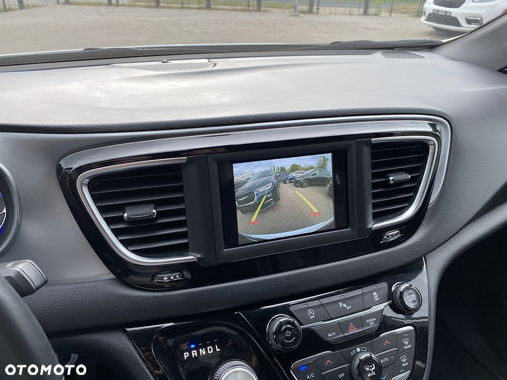 Chrysler Pacifica - 29
