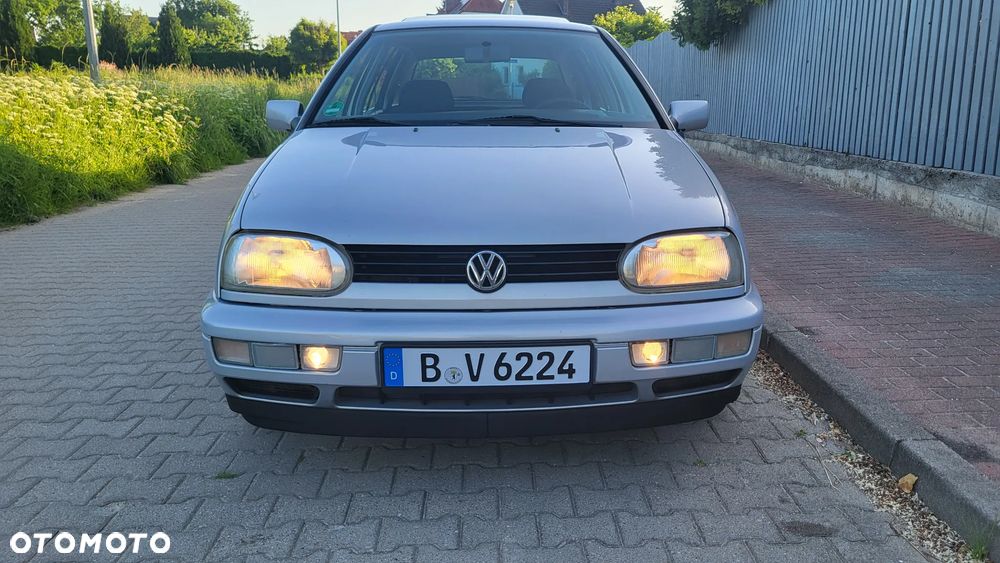 Volkswagen Golf - 26