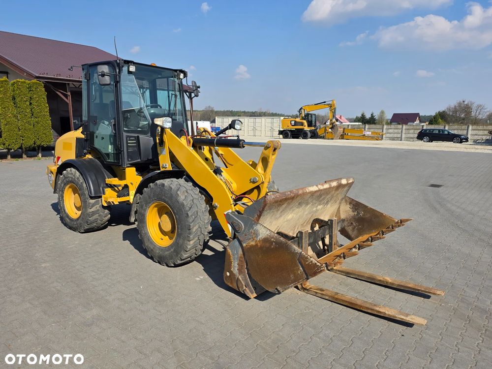 Caterpillar 908H2, 2014 ROK, 5700 MTH, ŁYŻKA OTWIERANA + WIDŁY - 7