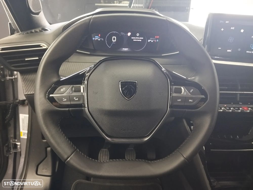 Peugeot 2008 1.2 PureTech Allure — fotografia 19