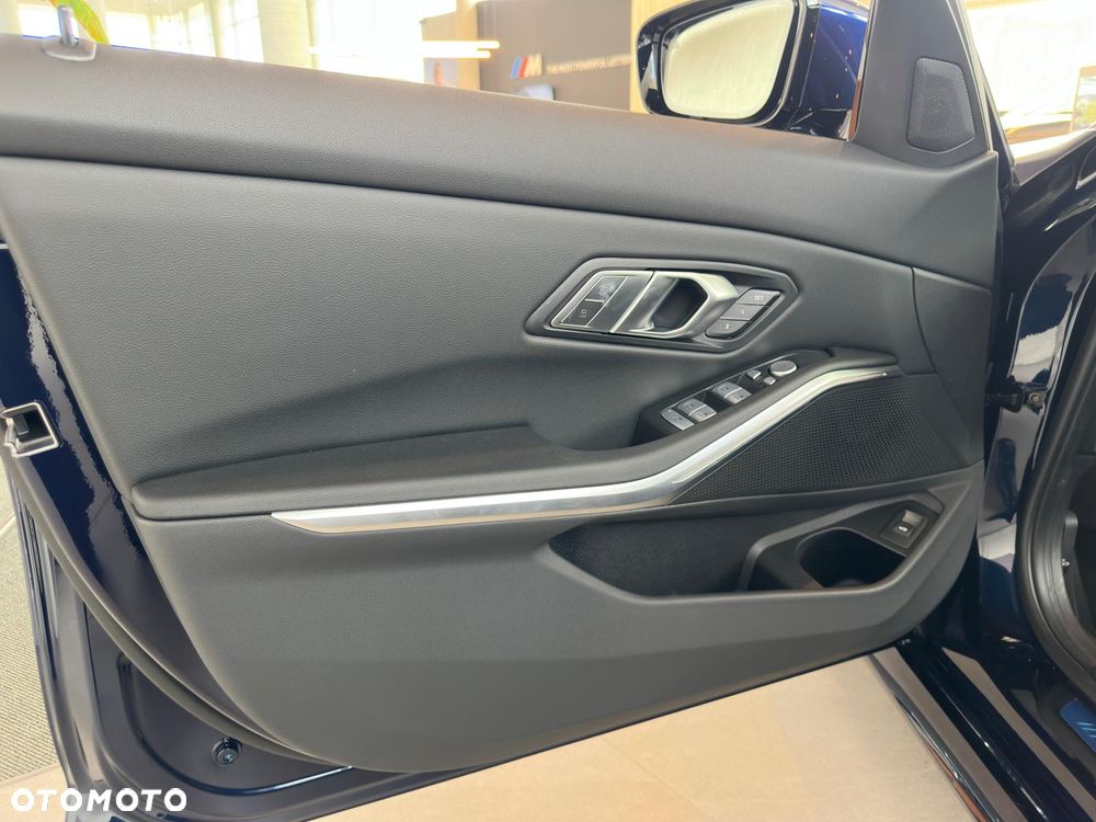 BMW Seria 3 320i - 10