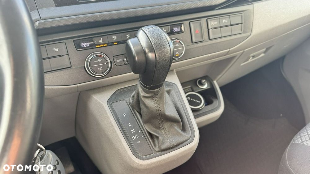 Volkswagen Caravelle - 12