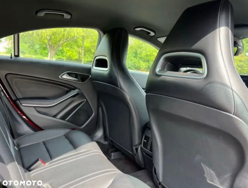 Mercedes-Benz CLA 250 4Matic 7G-DCT Sport - 14