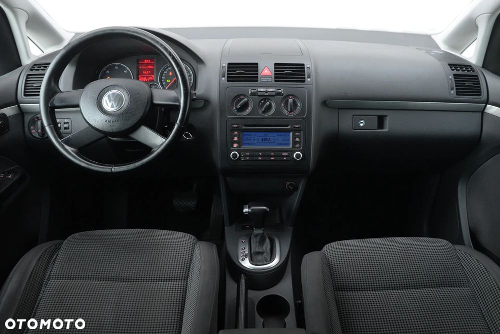 Volkswagen Touran 2.0 TDI Trendline DSG - 26