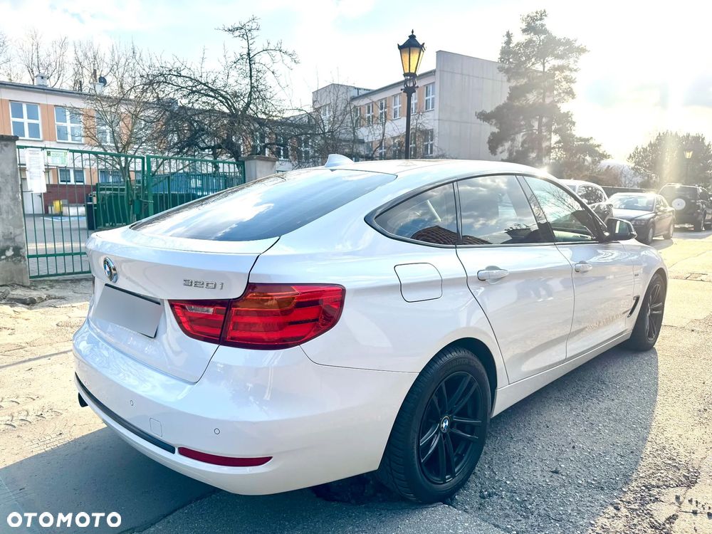 BMW Seria 3 320i Sport Line - 18