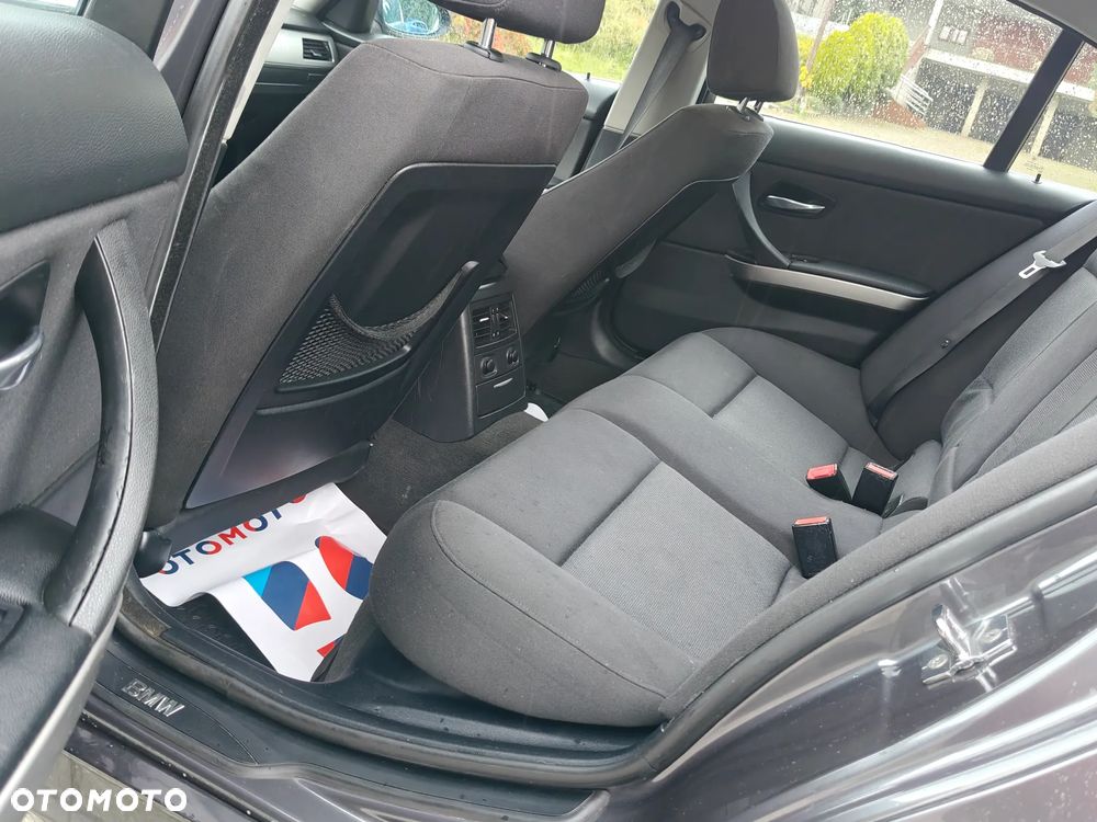 BMW Seria 3 320i - 8