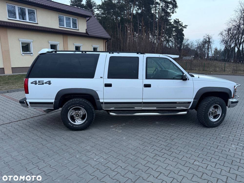 Chevrolet Suburban - 25