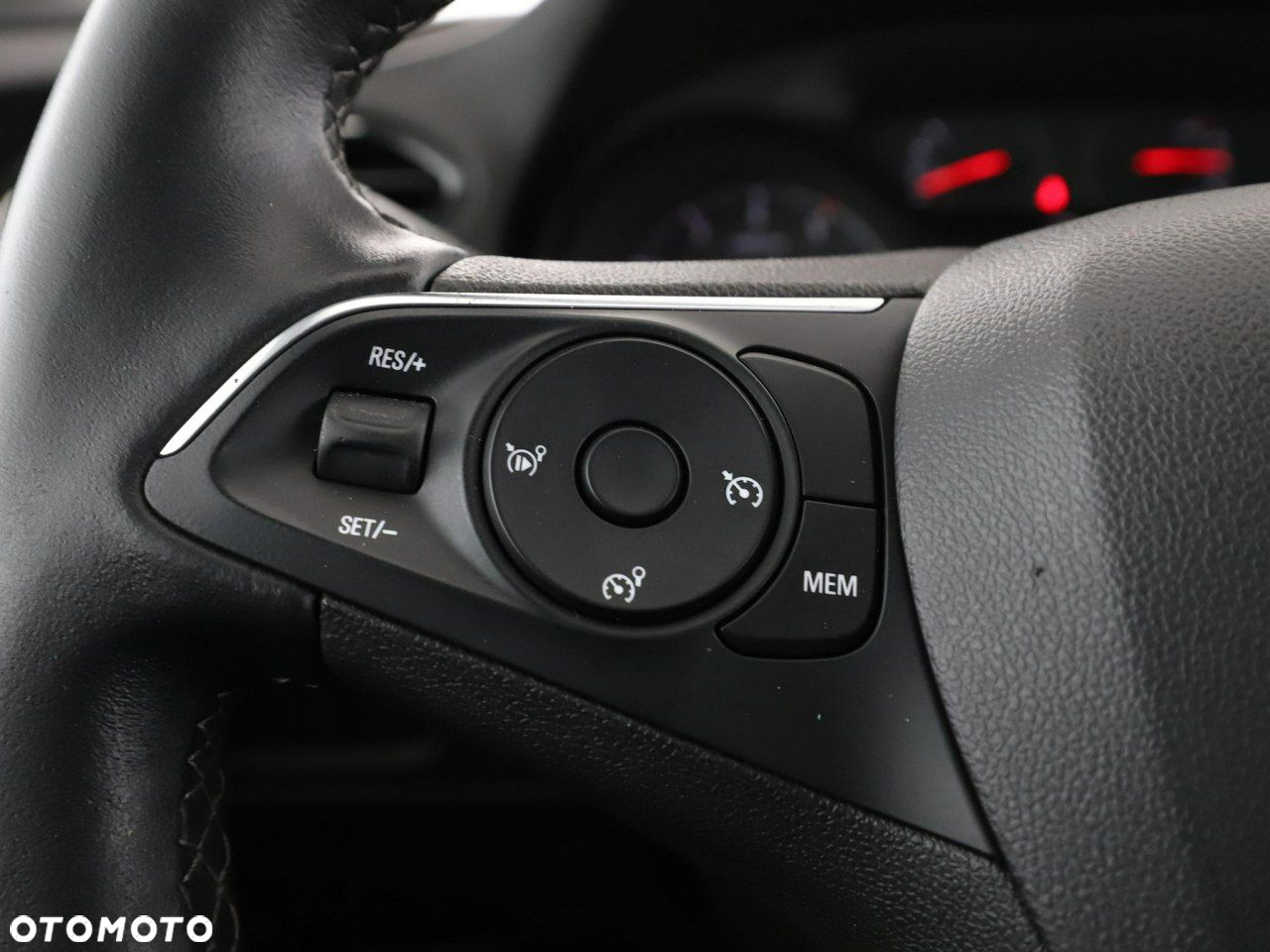Opel Grandland X 1.2 T GPF Design Line S&S - 30