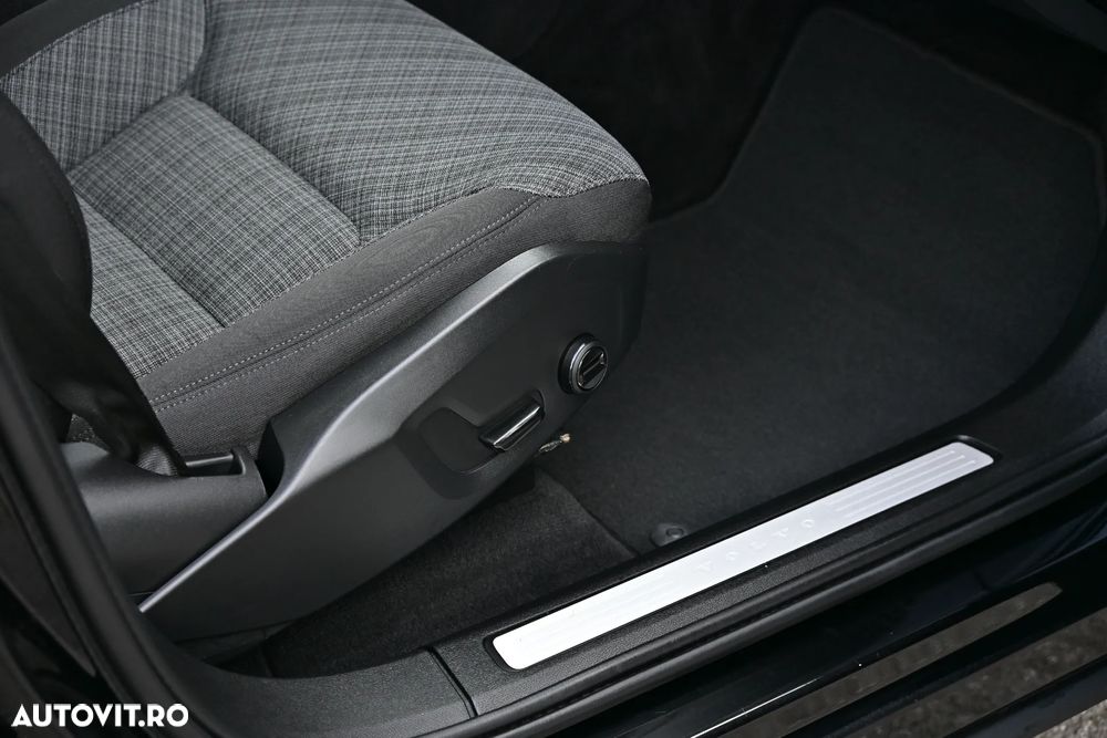 Volvo XC 60 B4 MHEV AT AWD Ultimate Dark - 18