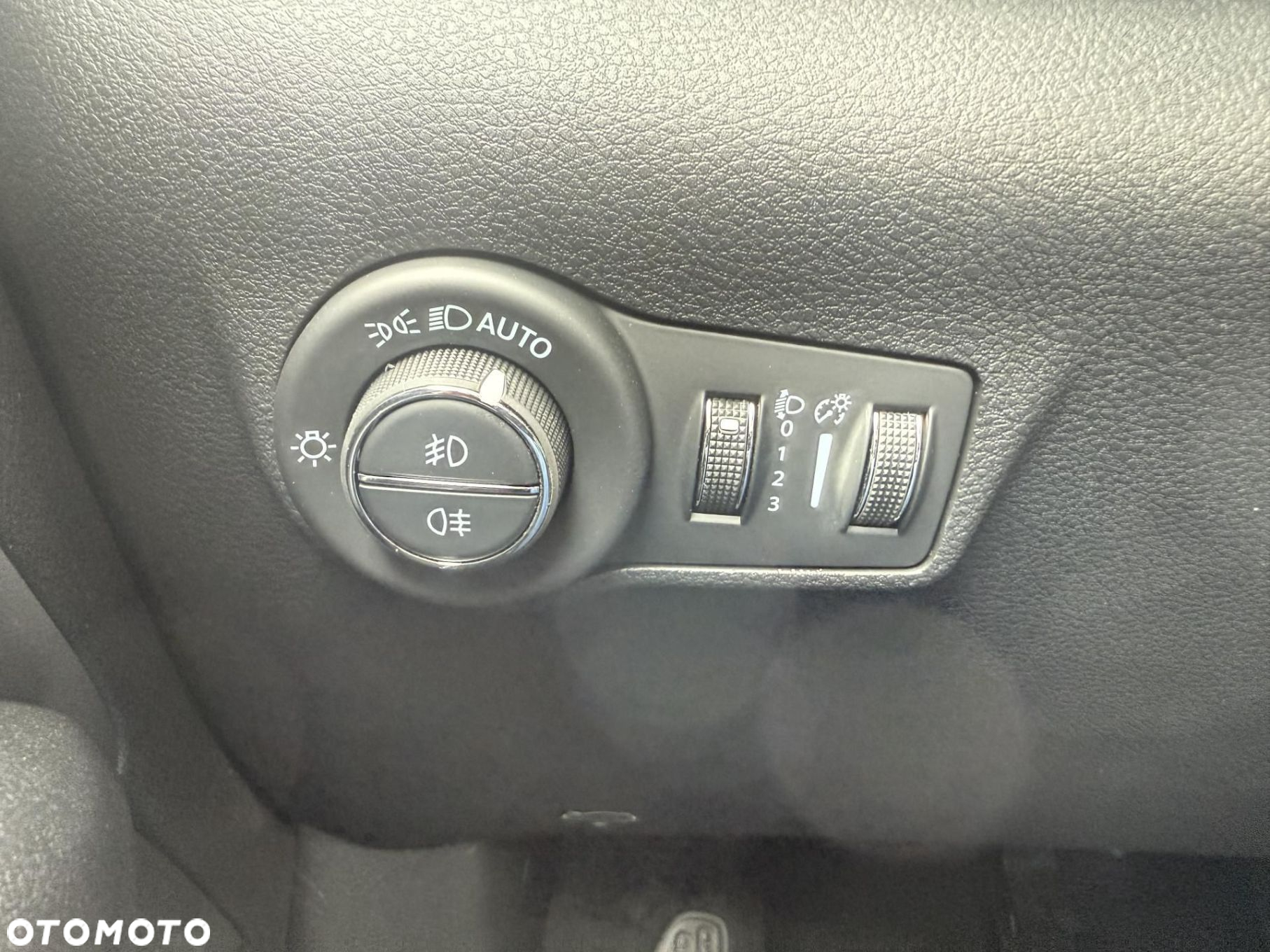 Jeep Compass - 24