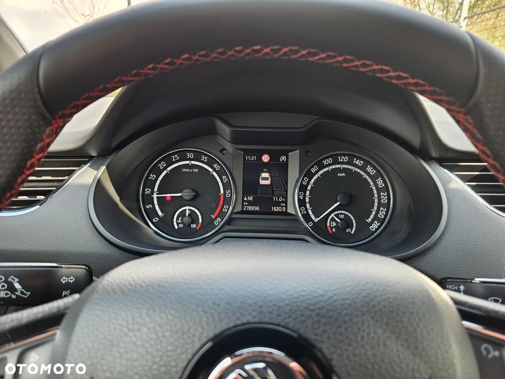 Skoda Octavia 2.0 TDI RS - 33