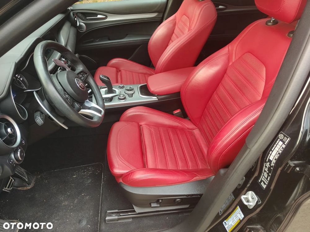 Alfa Romeo Stelvio 2.0 Turbo 16V AT8-Q4 Veloce Ti - 6