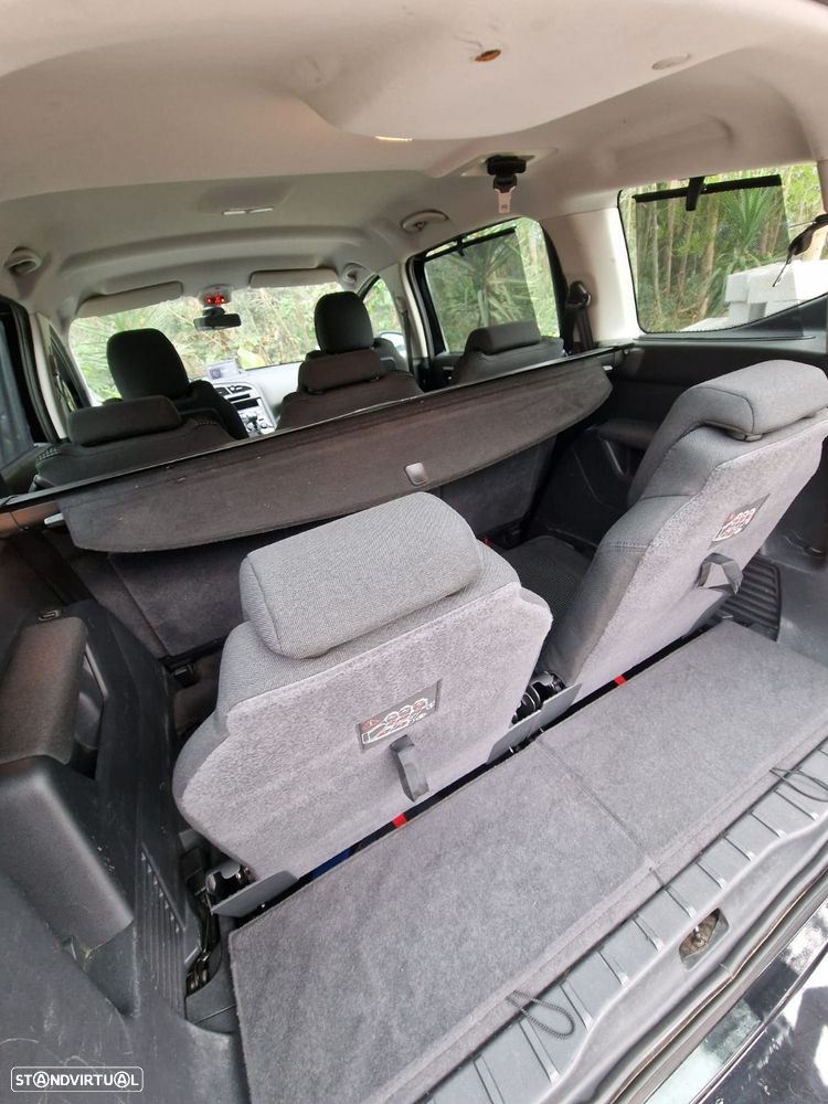 Peugeot 5008 1.6 HDi Executive JLL17 - 12