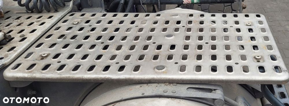 KRATKA ALUMINIOWA / PODEST / BLACHA NA ZBIORNIK / IVECO S WAY LNG - 1
