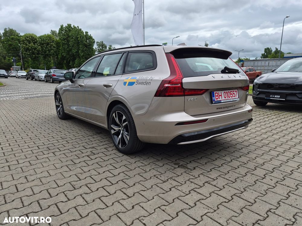 Volvo V60 B4 MHEV AT Plus Dark - 11