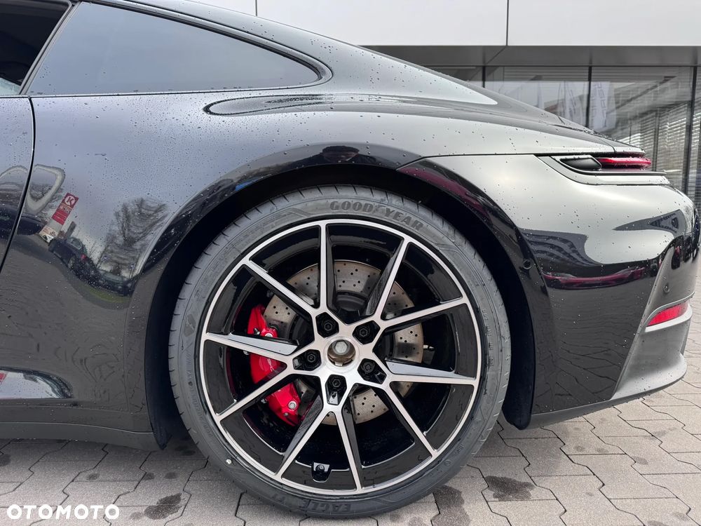 Porsche 911 Carrera 4S - 9