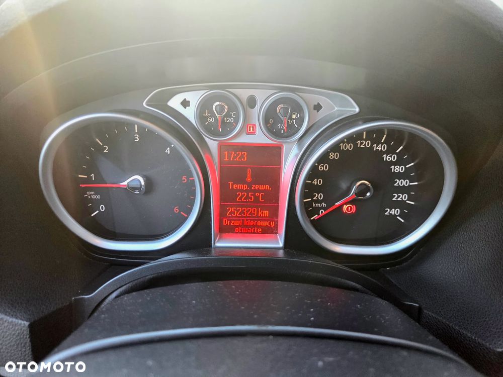 Ford Kuga - 21
