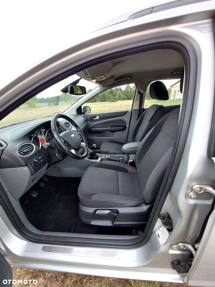 Ford Focus 1.6 Ghia - 6