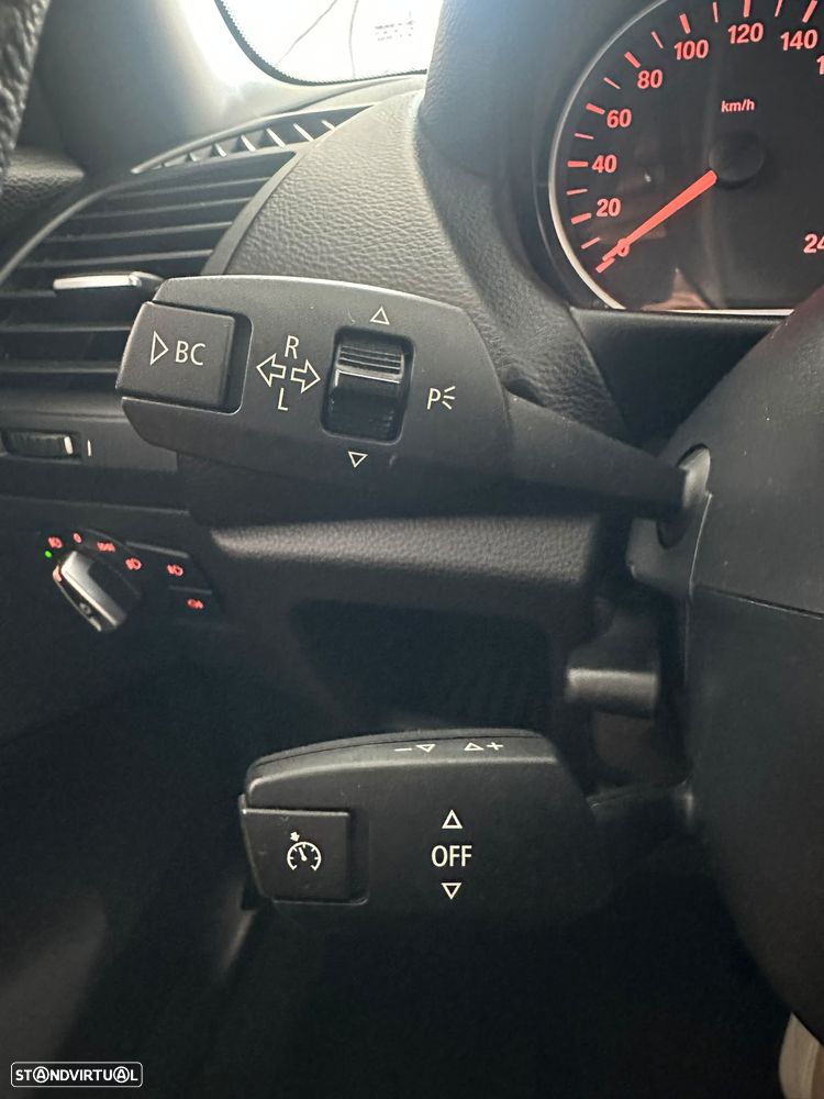 BMW 118 d Aut. Sport Line - 25