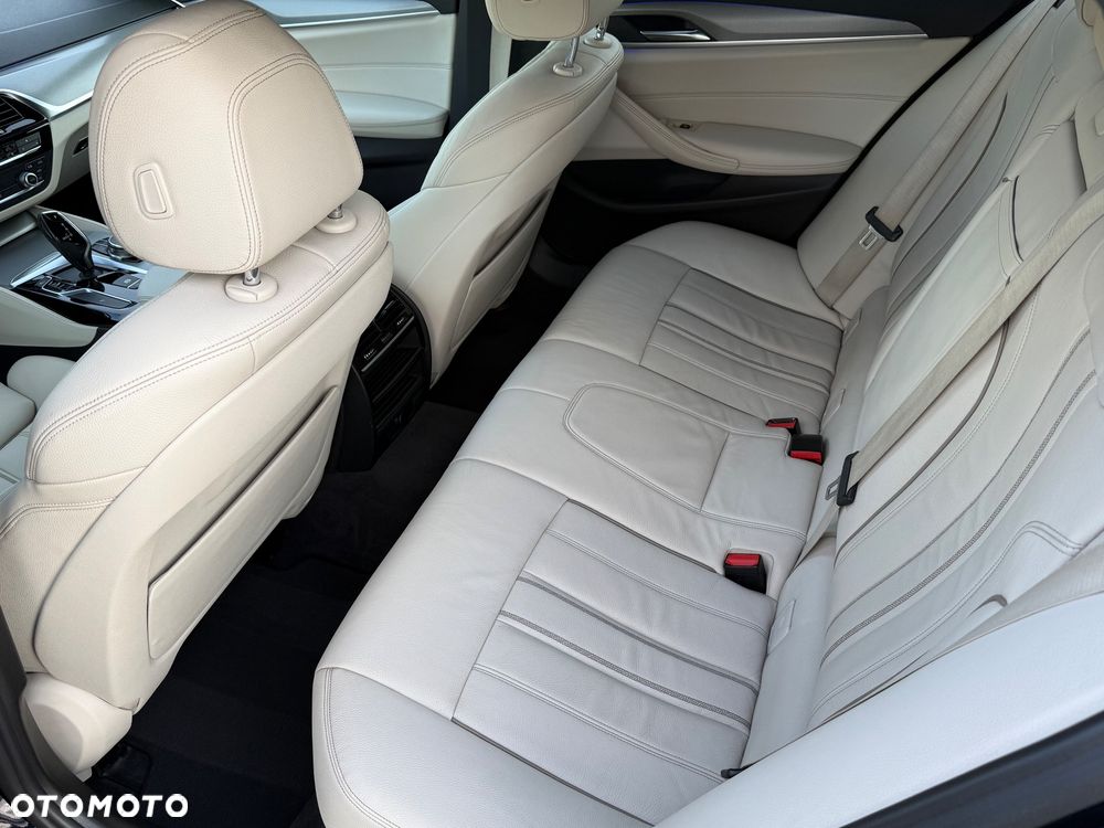 BMW Seria 5 520d M Sport Edition - 23